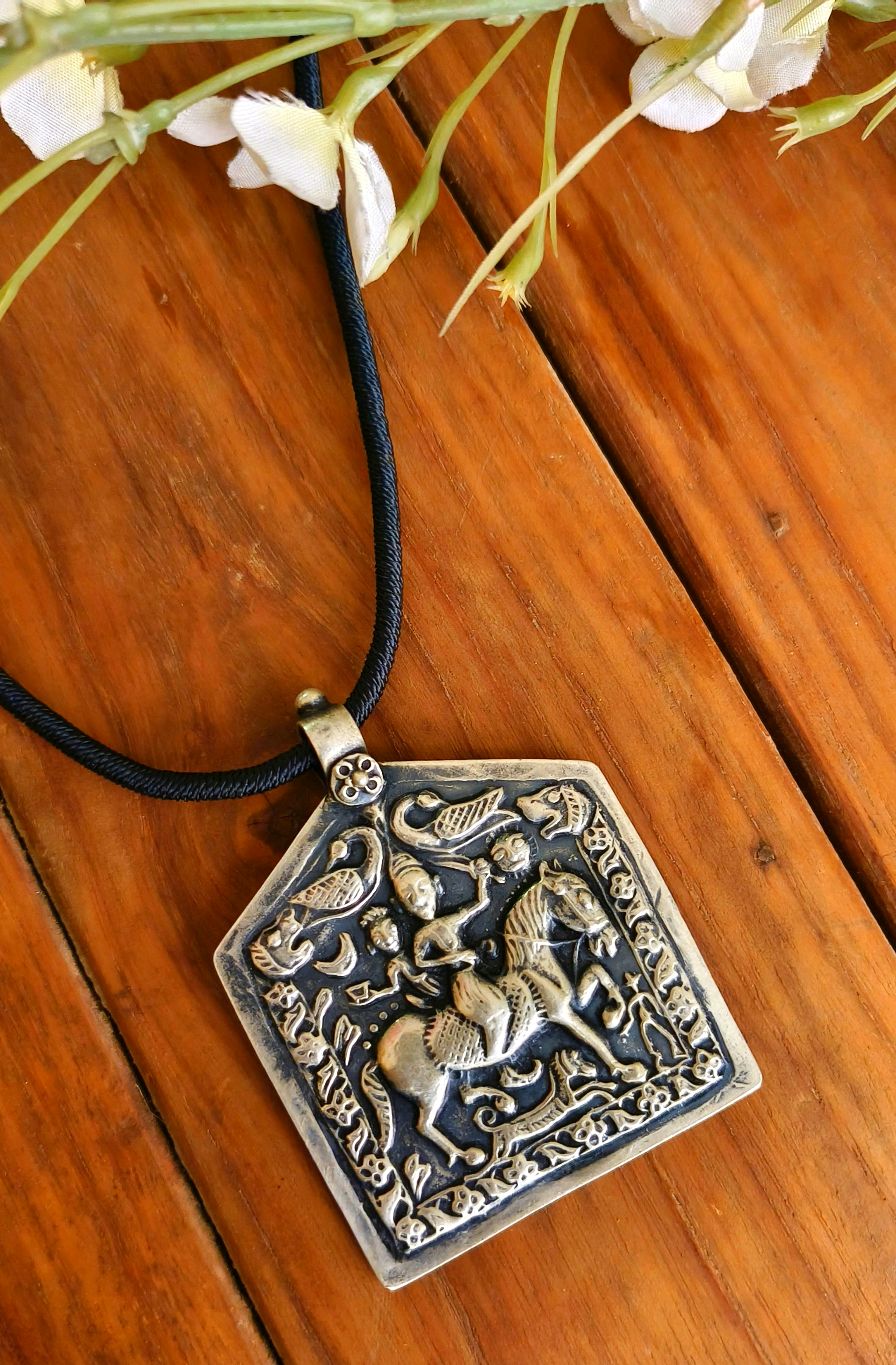 Kaara Tribal Pendant 1